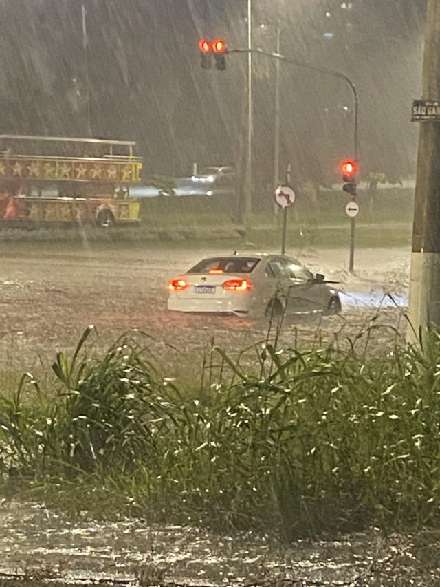 Chuva forte chegou na região na noite de ontem, domingo 28